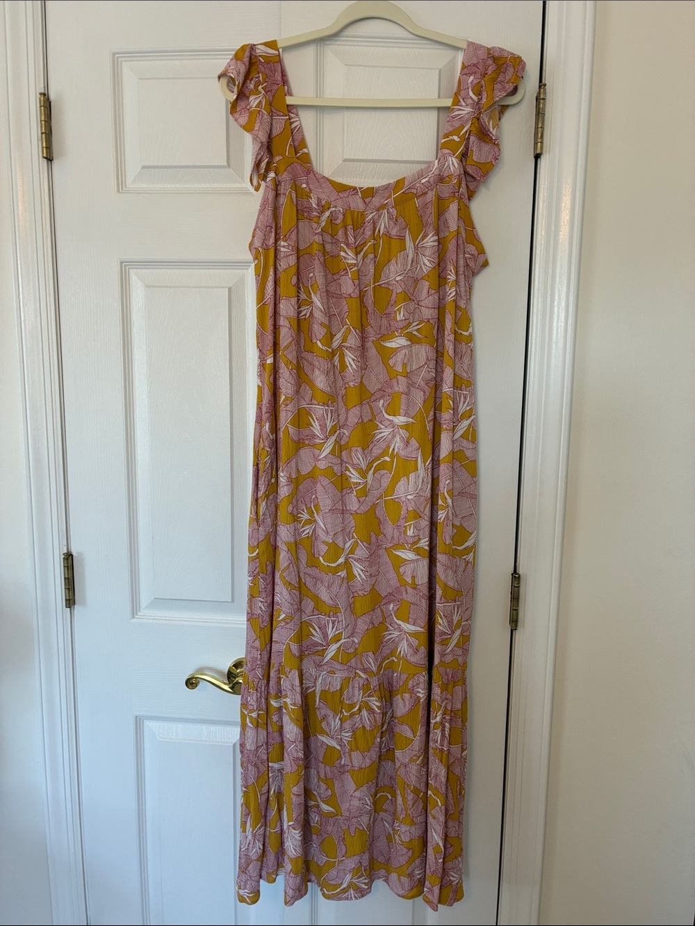 Knox Rose Gold and Pink Leaf Print Sleeveless Ruffle Strap Maxi Dress, sz L